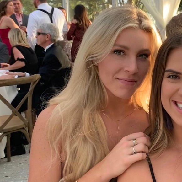 Meet your Posher, Ali - Picture 1 of 2